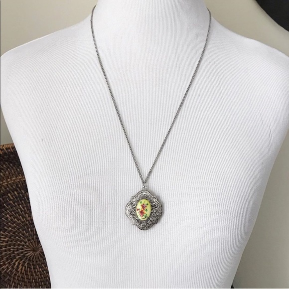 Vintage Silver Floral Locket Necklace - Picture 2 of 6